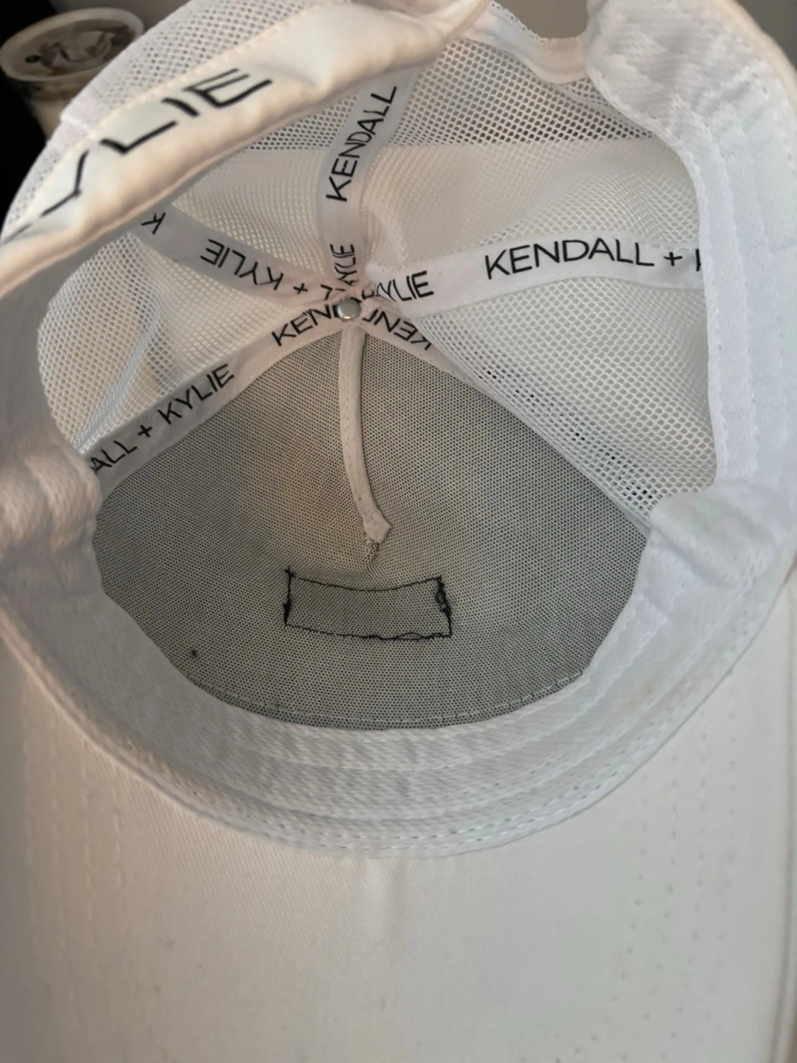 Vit keps från Kendall + Kylie - 3