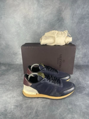 Valentino Rockrunnee - Skick: 8,5/10. | Ingår: Skor, box och dustbags. | Nypris: +- 7000 SEK.