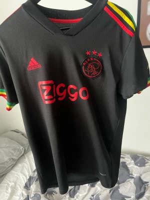 Ajax Bob Marley Tröja - Ajax Bob Marley Edition tröja. Som ny