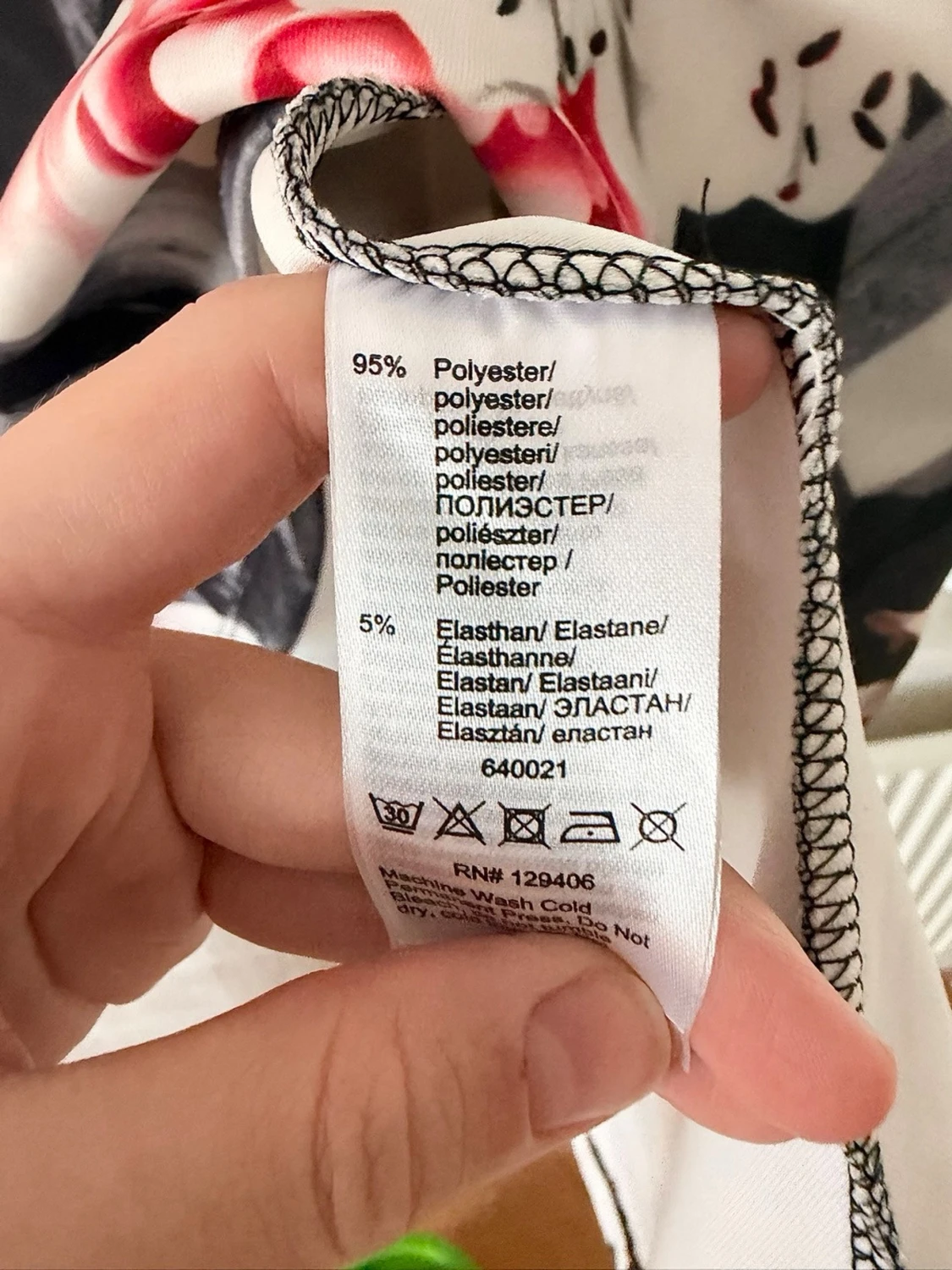 Blommig off-shoulder klänning  - 2