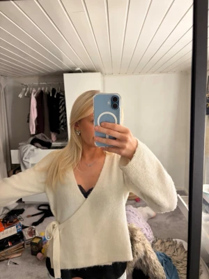  omlottstickad tröja subdued - Köpt för 700 i nytt skick