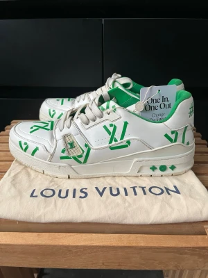Louis Vuitton trainers  - Tjena, säljer nu dessa riktigt snygga och populära lv trainersen, de är i bra skick men har använts lite, finns liten skråma där fram på ena skon som visas på en av bilderna annars mycket fina, vesitaire collective tag och dustbag ingår, Uk 10/ Eu 44, hör av er vid frågor och funderingar🙌🤝 