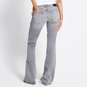 Grå bootcut jeans - Väldigt bra skick! Nypris 400kr💘Storlek M, men passar på S också