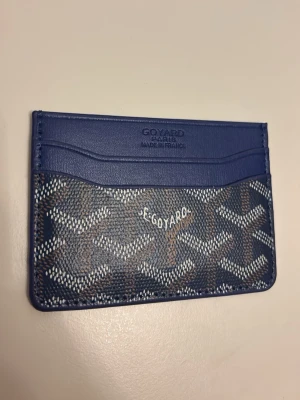 modern korthållare - helt ny modern korthållsre av högsta kvalité.