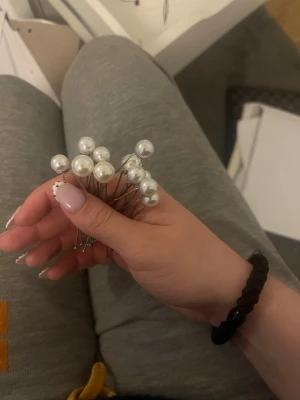 Pärlnålar till håruppsättning  - Superfina som jag använd en gång. Kostade 129kr för 4st