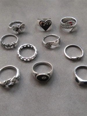 10-pack ringar - 10 st ringar med olika former och mönster. Materialet är alloy. (#629)