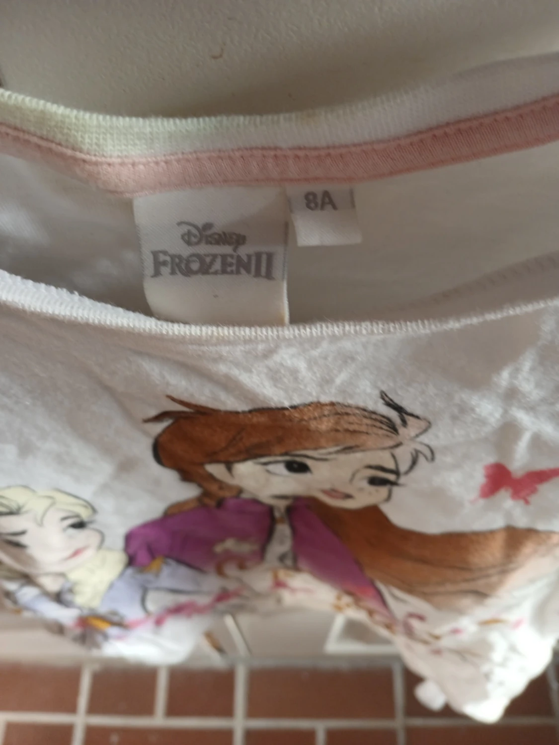 Vit croppad t-shirt med Elsa och anna tryck - 2