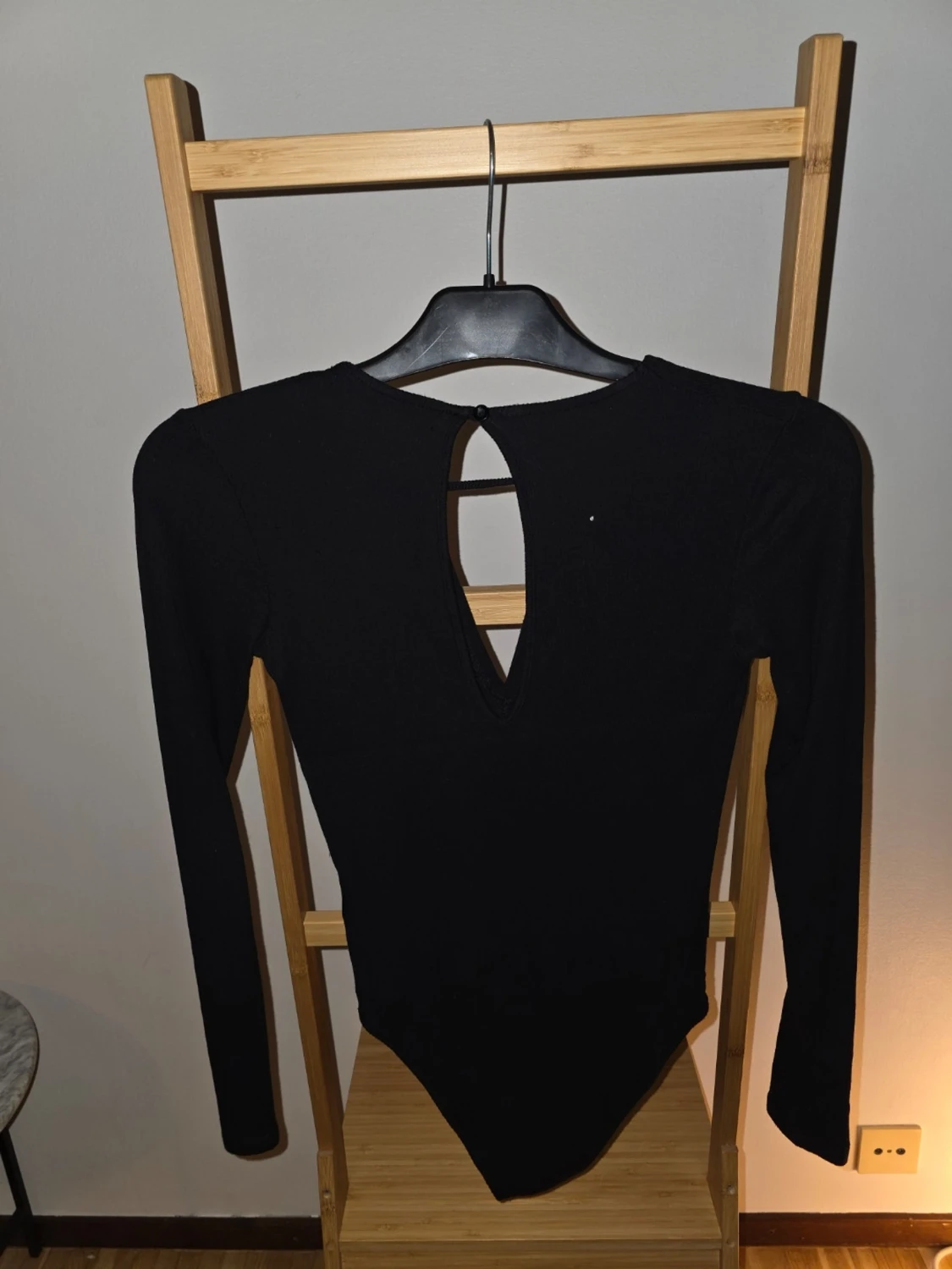 Svart långärmad body från Bik Bok - 1