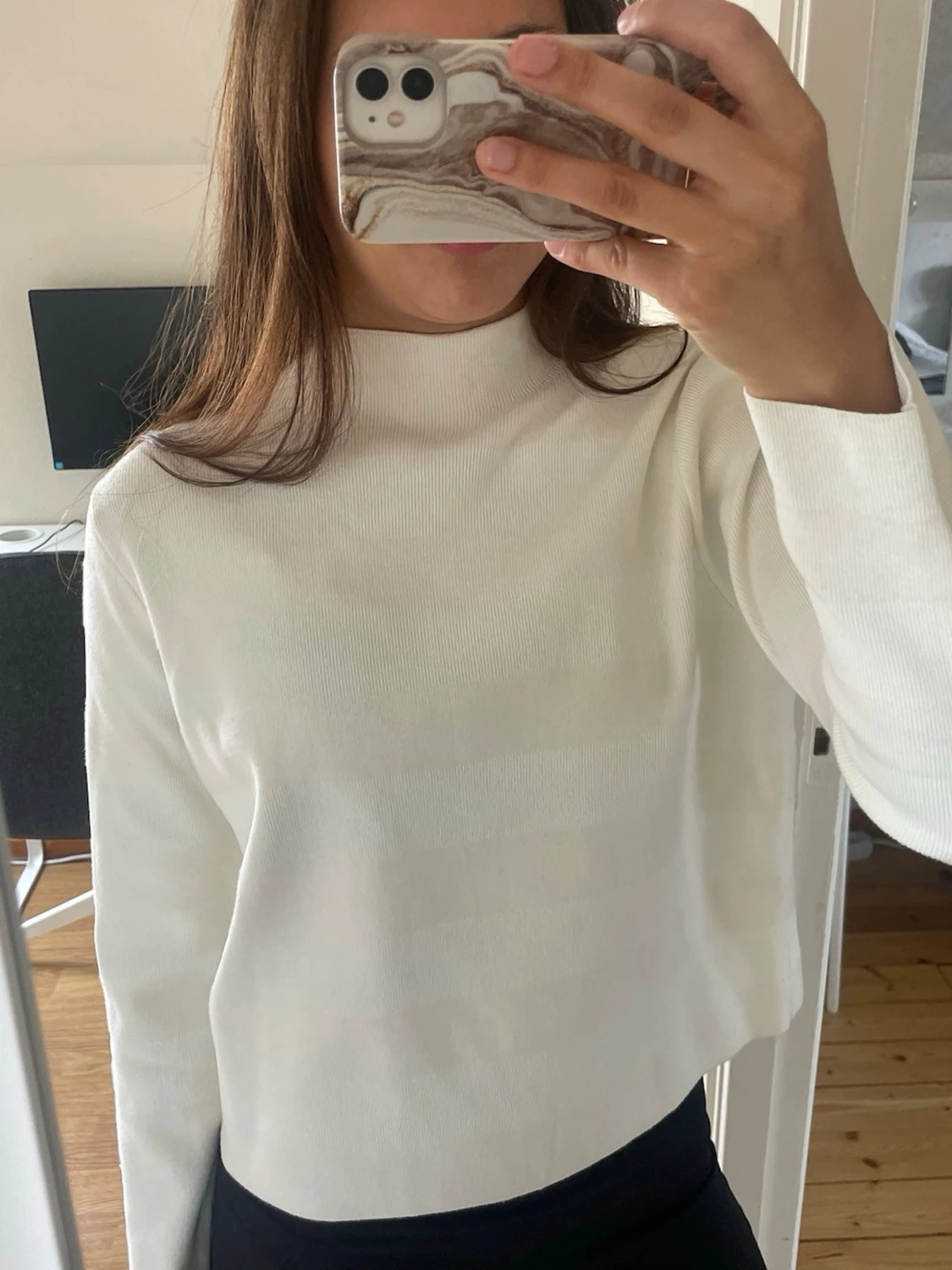 Vit ribbad tröja med hög krage - 1