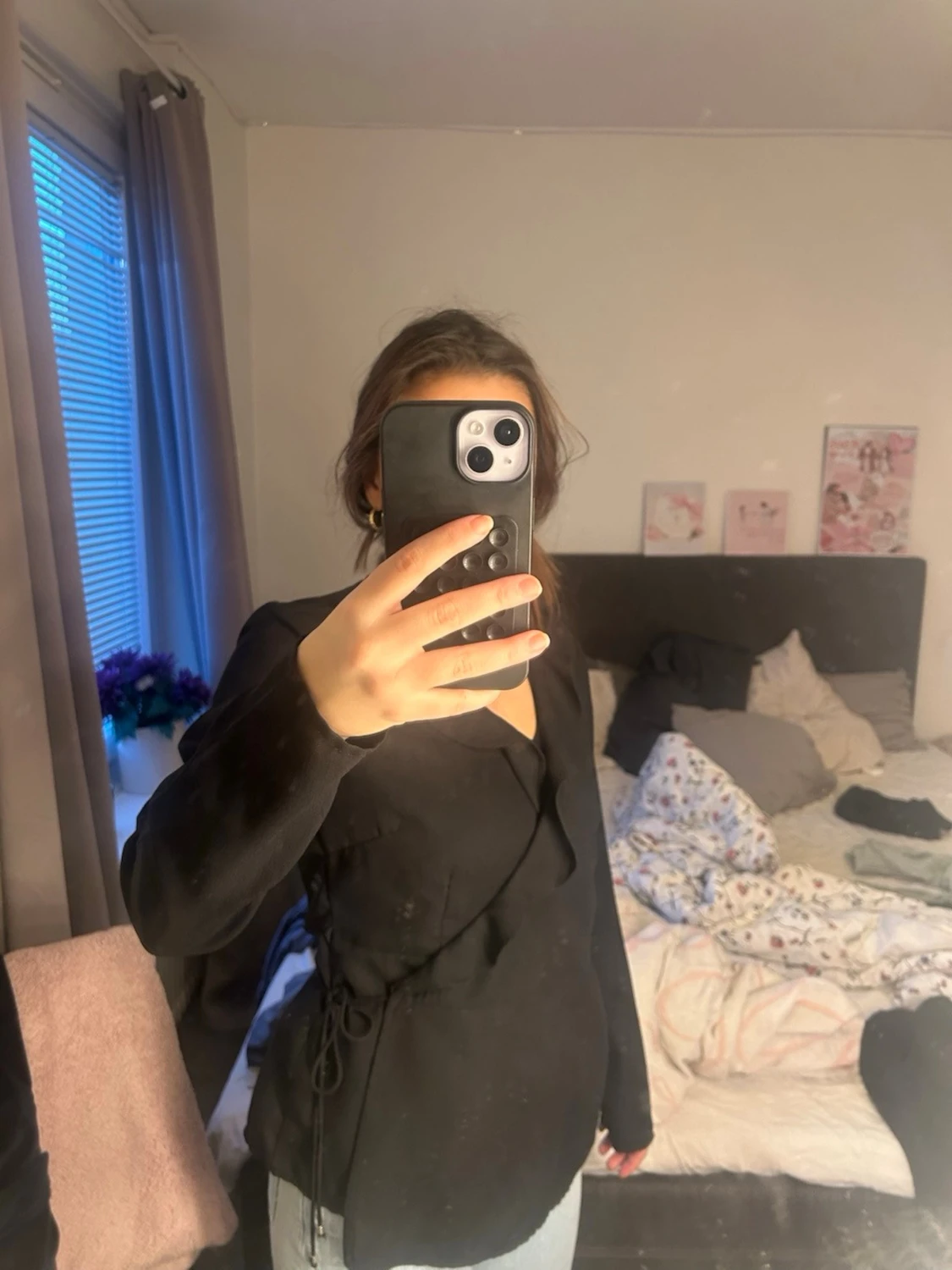 Svart omlottblus med knyt - 1