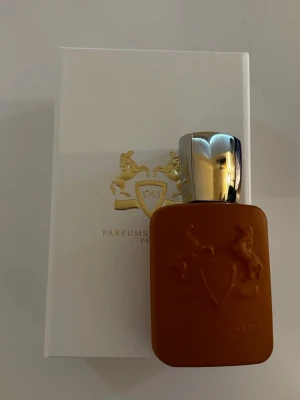 Parfums de Marly Althaïr parfym - 70+ ml kvar säljer pga kommer ej till användning och vill testa nytt, men denna är otrolig om du bara vill ha massa komplimanger. Skickar med massa samples om du köper har kvitto också