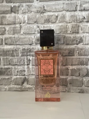 Lattafa Ana Abiyedh Coral  - Ana Abiyedh Coral från Lattafa 60ml testad. Se bilder för noter och mängd kvar i flaskan