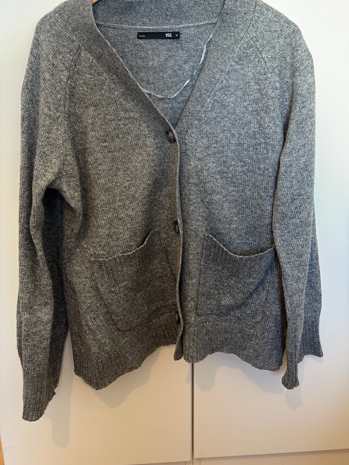 Grå stickad kofta från H&M