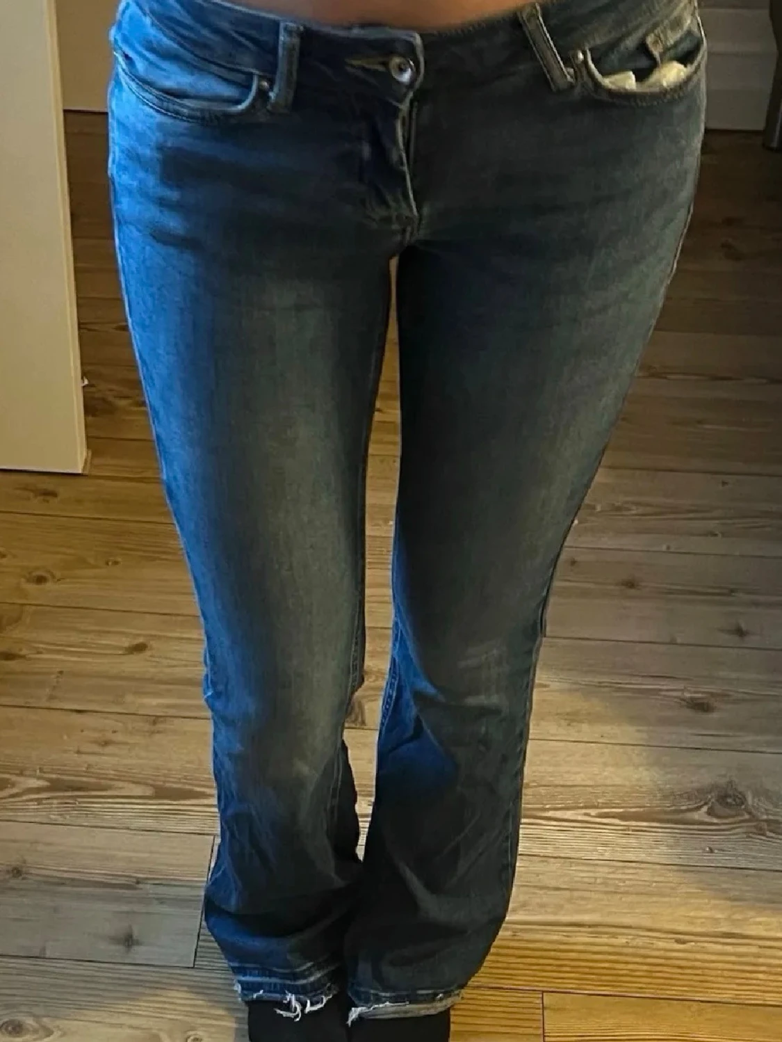 Mörkblå bootcut jeans