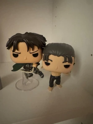 Funko Pop Levi Ackermen, Eren yeager aot attack on titan - Selling two highly sought-after Funko Pop! Animation figures from Attack on Titan 🖤 Featuring: • Levi Ackerman (Scout Regiment – dynamic action pose) • Eren Yeager (Final Season version) Both figures are in good condition, carefully displayed, but please note they do not come with their original boxes. 💡 Details: Official Funko Pop! Animation releases Levi is shown mid-action with full ODM gear Eren is styled after his darker Final Season appearance Perfect for collectors or anime fans looking f