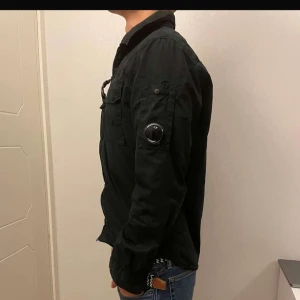 Cp company jacka - | Cp company jacka i mycket bra skick | storlek S | perfekt mot vår och sommar då den är tunn | använd ett par gånger| köpt för 3300kr och säljer den för 1000 kr men pris kan diskuteras | äkthetsbevis finns!!! |
