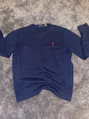 Ralph Lauren Tröja - Hej säljer min Ralph lauren tröja i strlk M sitter bra och är väldigt fint skick 