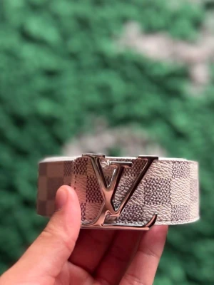 Bälte - Skön bälte med silver monogram!
