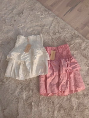 Kjolar från Chica London i nytt skick (2-pack) - Kjolarna har aldrig använts och är i nytt skick. Bägge kjolar ingår i priset.