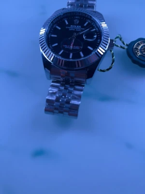 Fint klocka  - Hej jag säljer en fint klocka som ör helt nytt för mer information jag är här! Priset kan diskuteras vid en snabb affär 