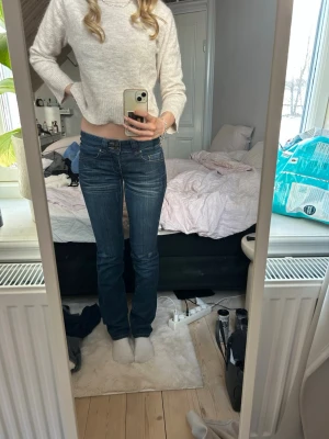 Lågmidjade vintage jeans - Supersnygga Lågmidjade jeans, säljer då dom inte passar längre, bra skick