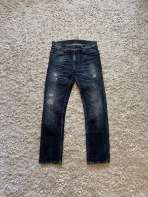 Nudie jeans thin finn - Snygga jeans från nudie i modellen thin finn, de är slim i passformen. Mycket bra skick. Storleken 32/32. Tveka inte på o skriva vid fler frågor!