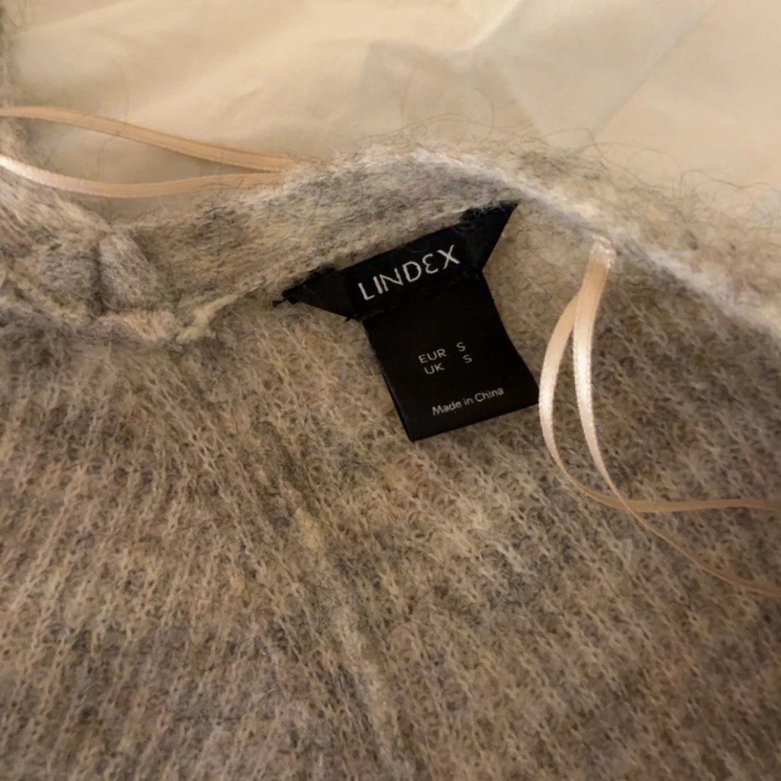 Beige stickad kofta utan kofta - 2