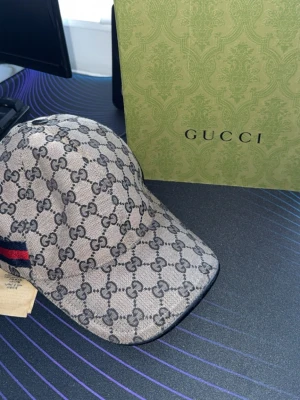 Gucci GG Supreme keps beige - Gucci keps i mycket bra skick. Säljes då den är för liten för mig. Verifierad av Vinted och därmed äkta.
