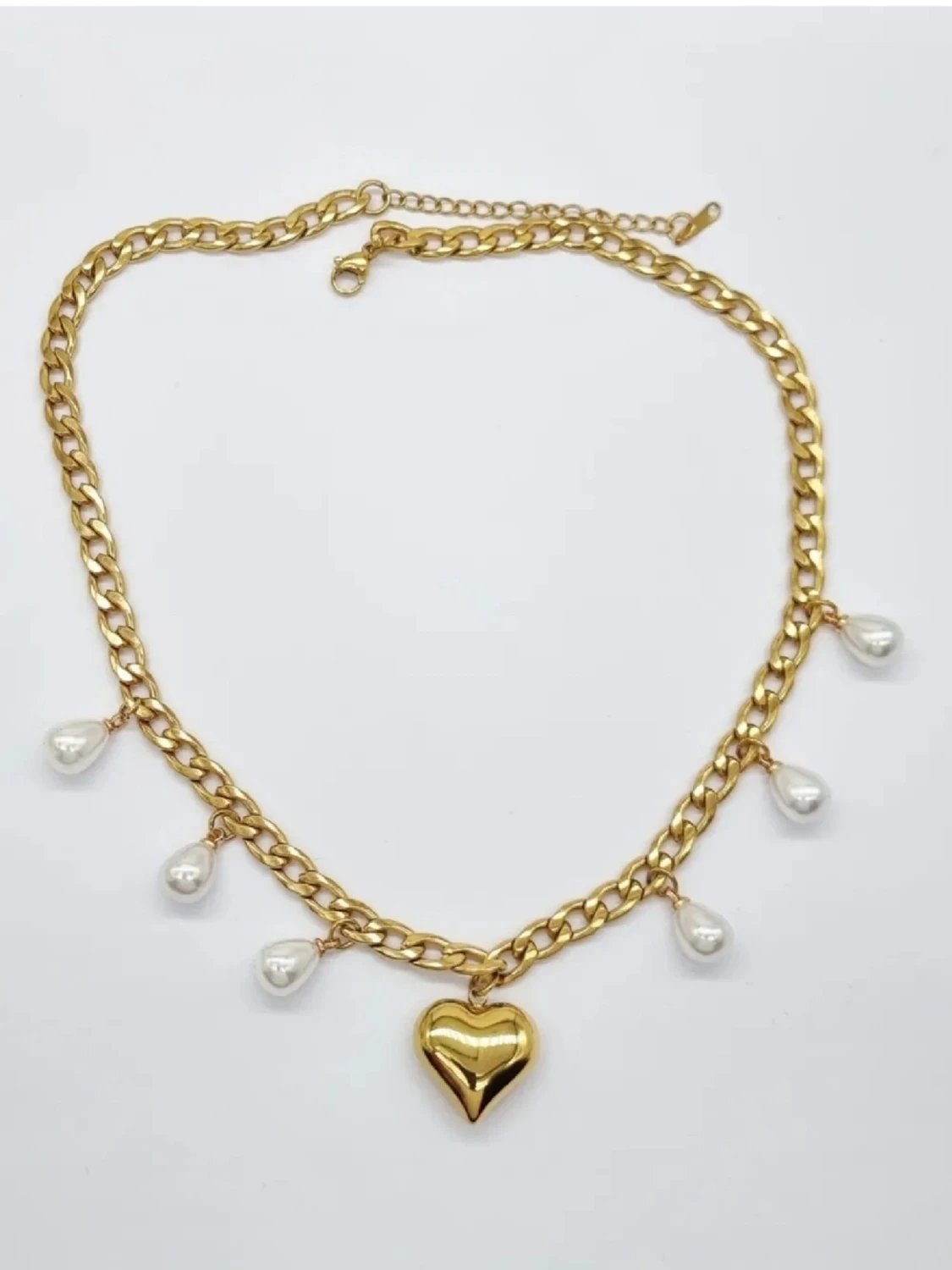 Stilfullt halsband med pärlor och hjärta  - 1