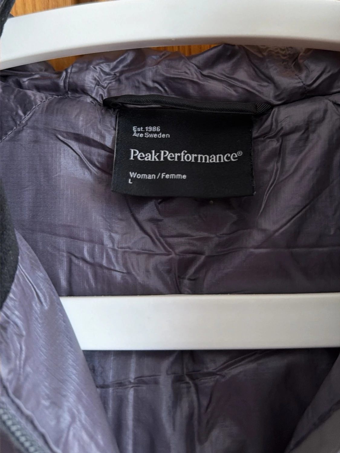 Grå pufferjacka från Peak Performance - 2