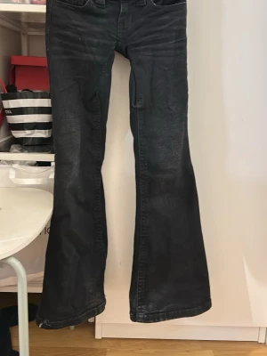 Svarta bootcut jeans (mega low waist) - Mega mega mega low waist