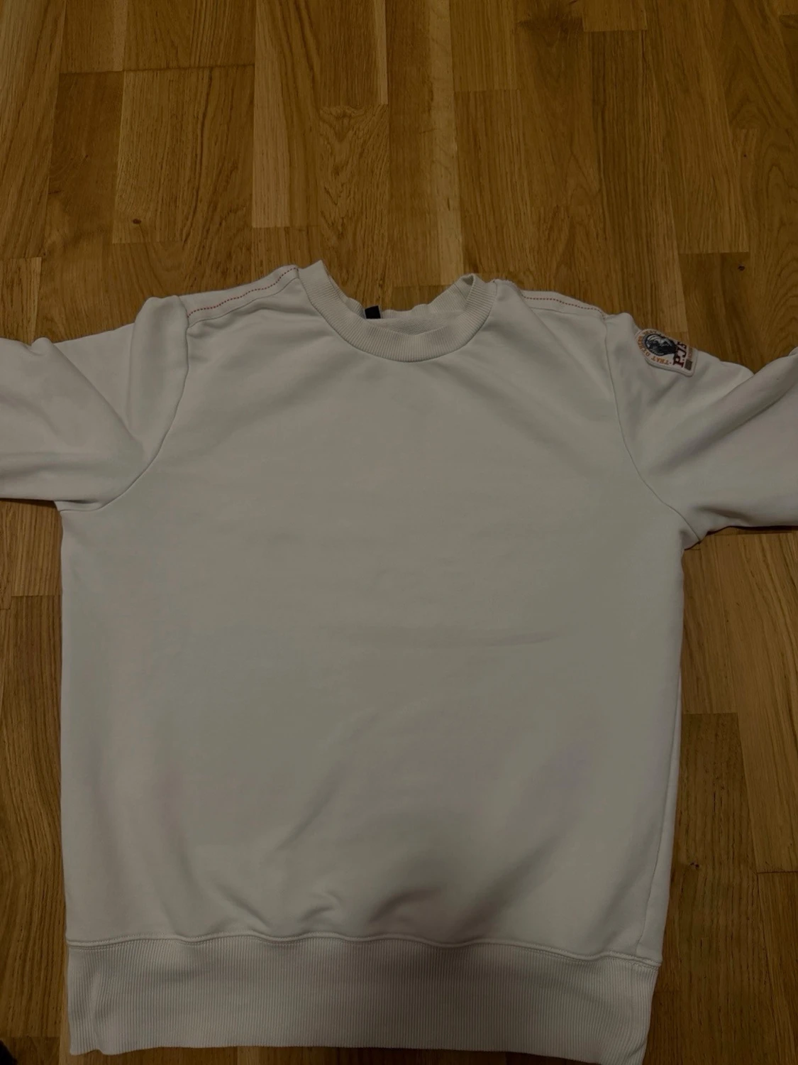 Vit sweatshirt från parajumpers 