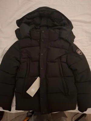 Canada goose wyndham black label - Canada goose wyndham black label i storlek S, aldrig använd, pris går att diskutera