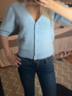 Blå stickad topp - Kortärmad topp köpt från Gina Tricot, i storlek S!☺️