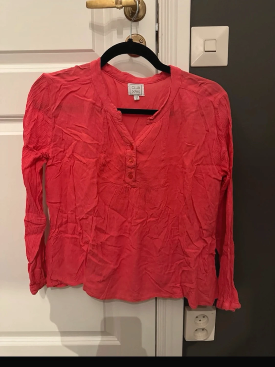 Ljusrosa topp med spets och volang - 1