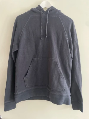 Hoodie Filippa K - Marinblå Filippa K Hoodie. Storlek XS, men passar även S bra