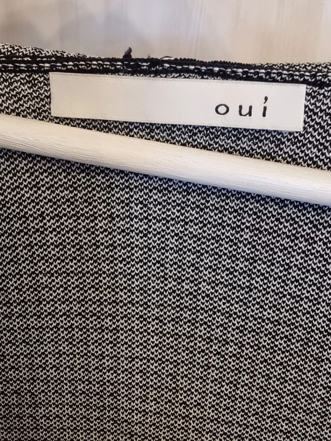 Svartvit lång kofta med huva från Oui - 1