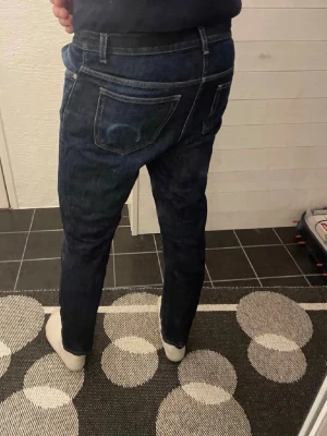 Asket raw denim jeans - Asket raw denim jeans herr| pris:899kr| storlek: W30 L32| skick:9/10| hör av dig vid minsta lilla fundering eller fråga|