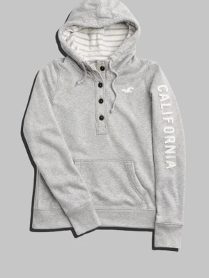 Hollister tröja - En riktigt fet hollister tröja som är i topp skick👌den står att den är l men sitter som xs om du är osäker titta på måtten för o se om den passar🤠kom privat med alla sorters funderingar👍👍☺️