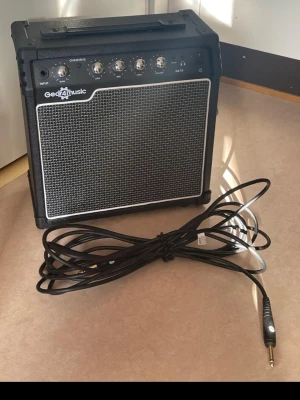 Gear4music aplifier. GA-15. 15 Watt Electric  - Gear4 music amplifier. GA-15, 15 Watt Electric 