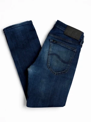 Lee Jeans - Daren - Säljer ett par Lee Jeans, i modell Daren. De är i bra skick, och storlek W31/L32. Skriv gärna till mig vid frågor/funderingar!