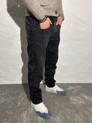 Replay jeans  - Ett par snygga jeans från Replay i storlek W31 L32 i modellen Anbbas 