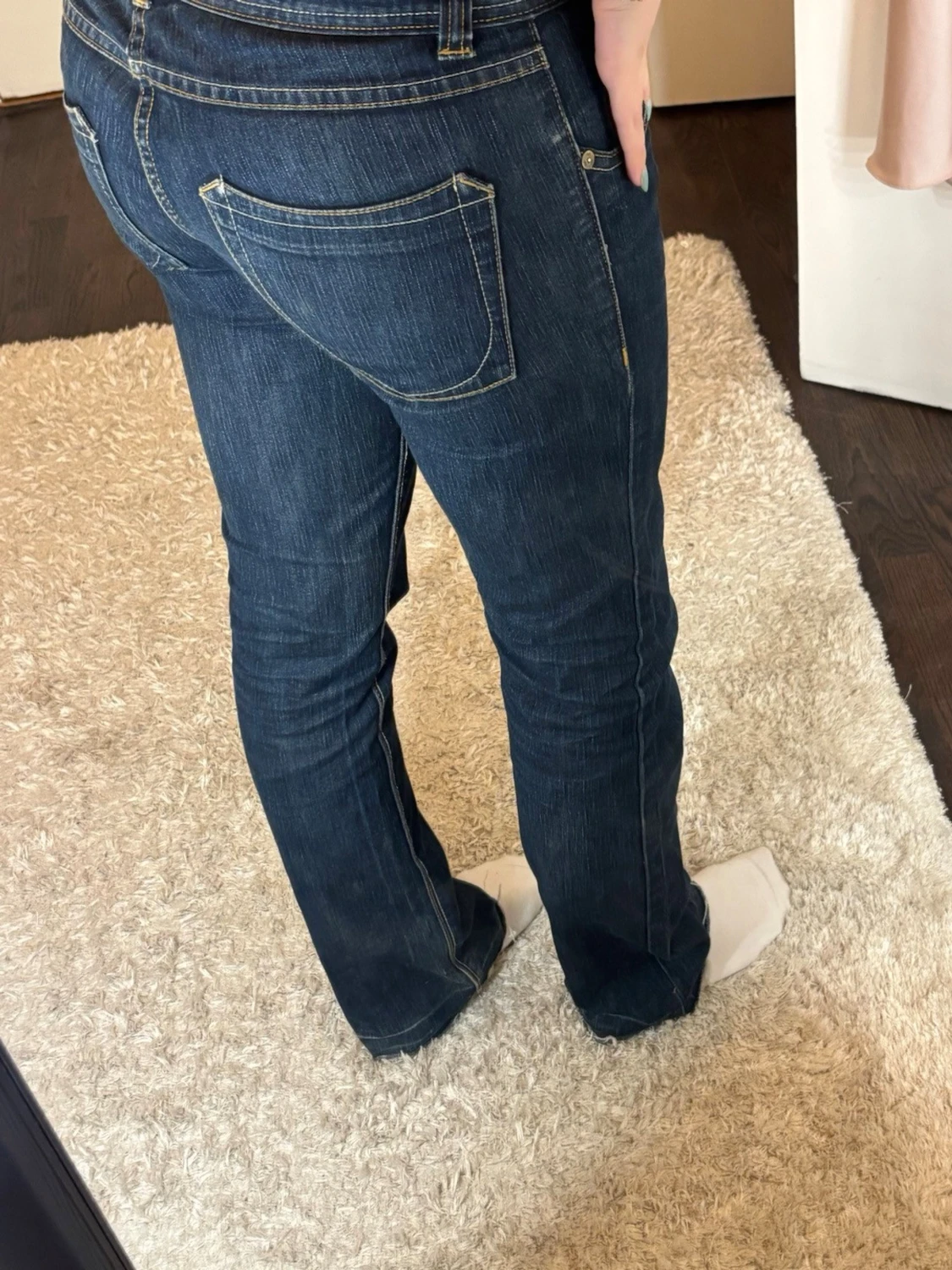 Mörkblå bootcut jeans med kontrastsömmar - 2
