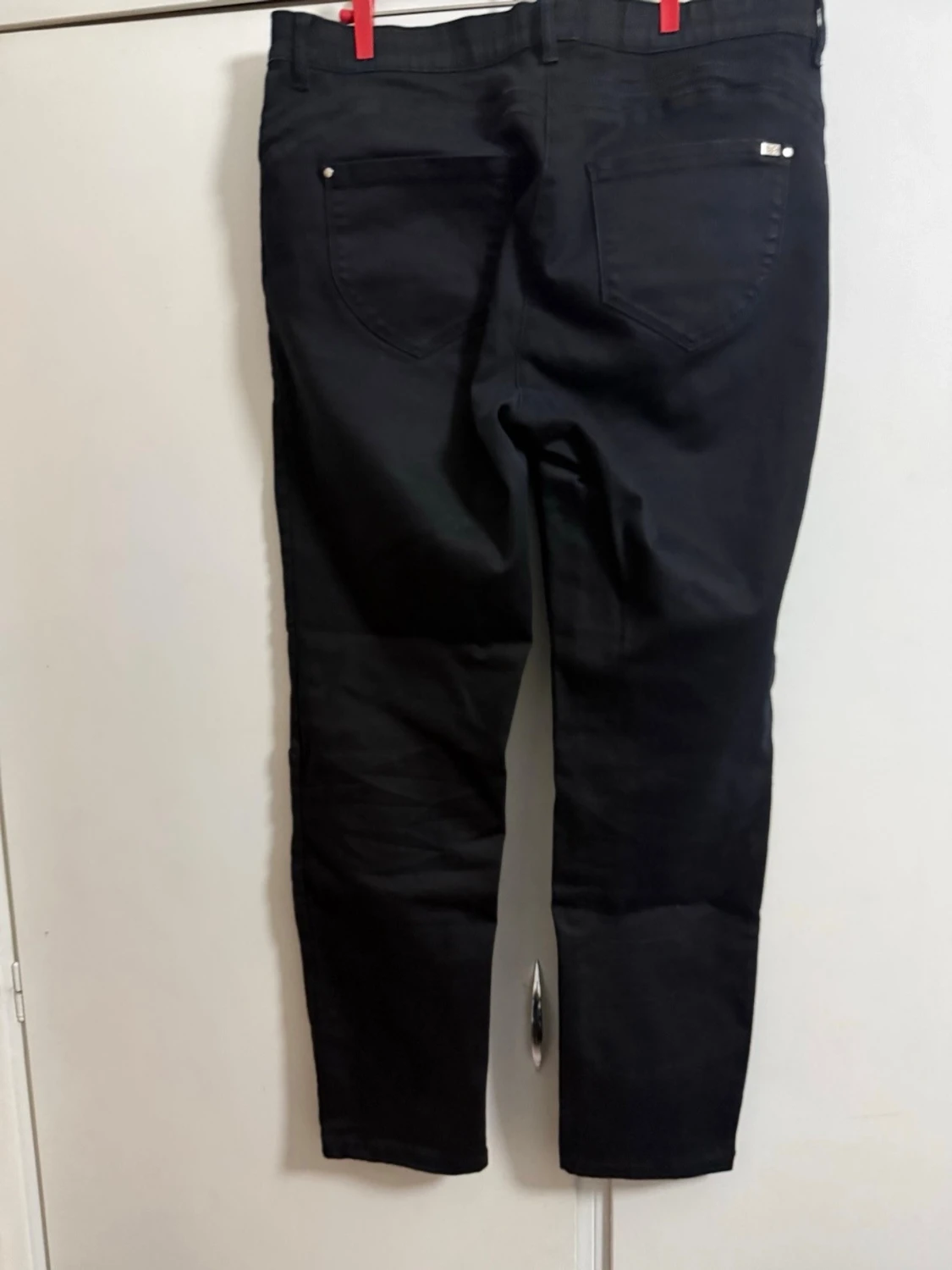 Svarta raka jeans med hög midja från Breal