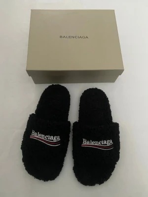 B slides storlek 42 - Säljer ett par B slides storlek 42 nästan helt oanvända!