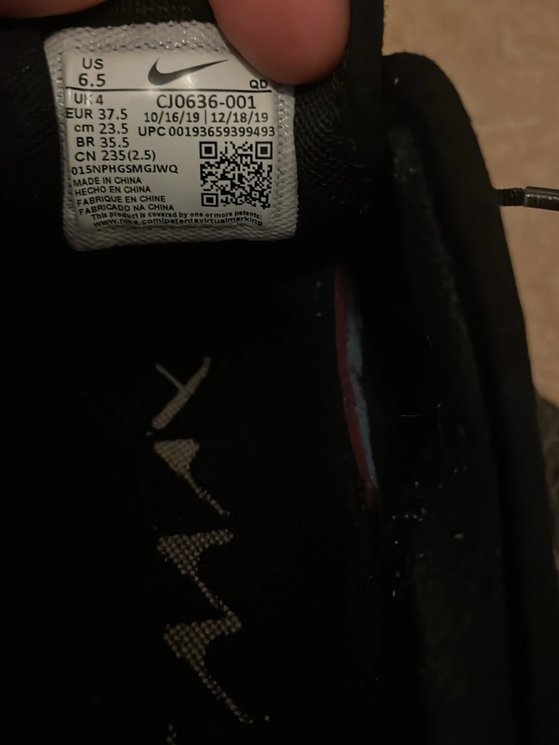 Svarta Nike sneakers med vit sula - 2