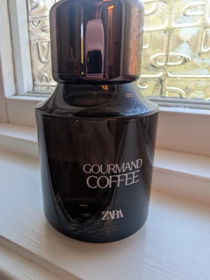 Zara Gourmand Coffee parfym - 100ml. Enbart testad några gånger så nästan helt full. 