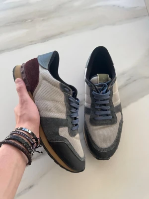 Valentino Rockrunners - Valentino Rockrunners i fint skick storlek 44. Kom vid funderingar, öppen till prisförslag!😊