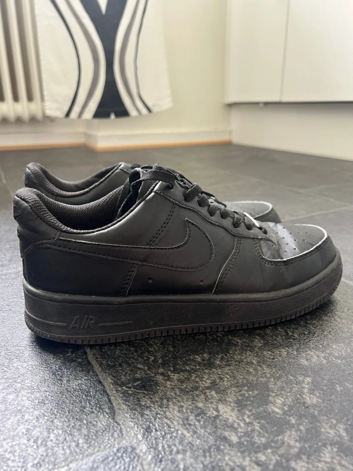 Svarta Nike Air Force 1 sneakers - 1