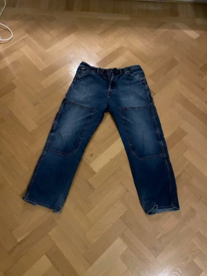 Vintage diesel jeans - Säljer ett par vintage diesel jeans med detaljer.